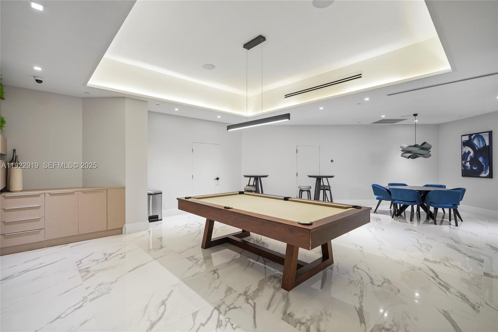 1000 W Island Blvd #504, Aventura FL 33160