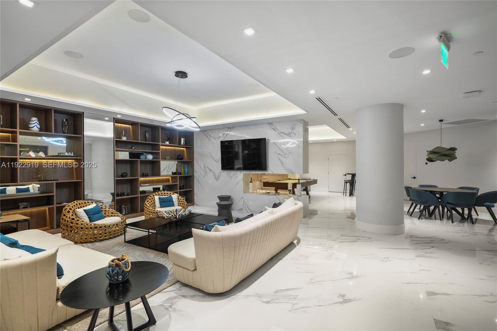 1000 W Island Blvd #504, Aventura FL 33160