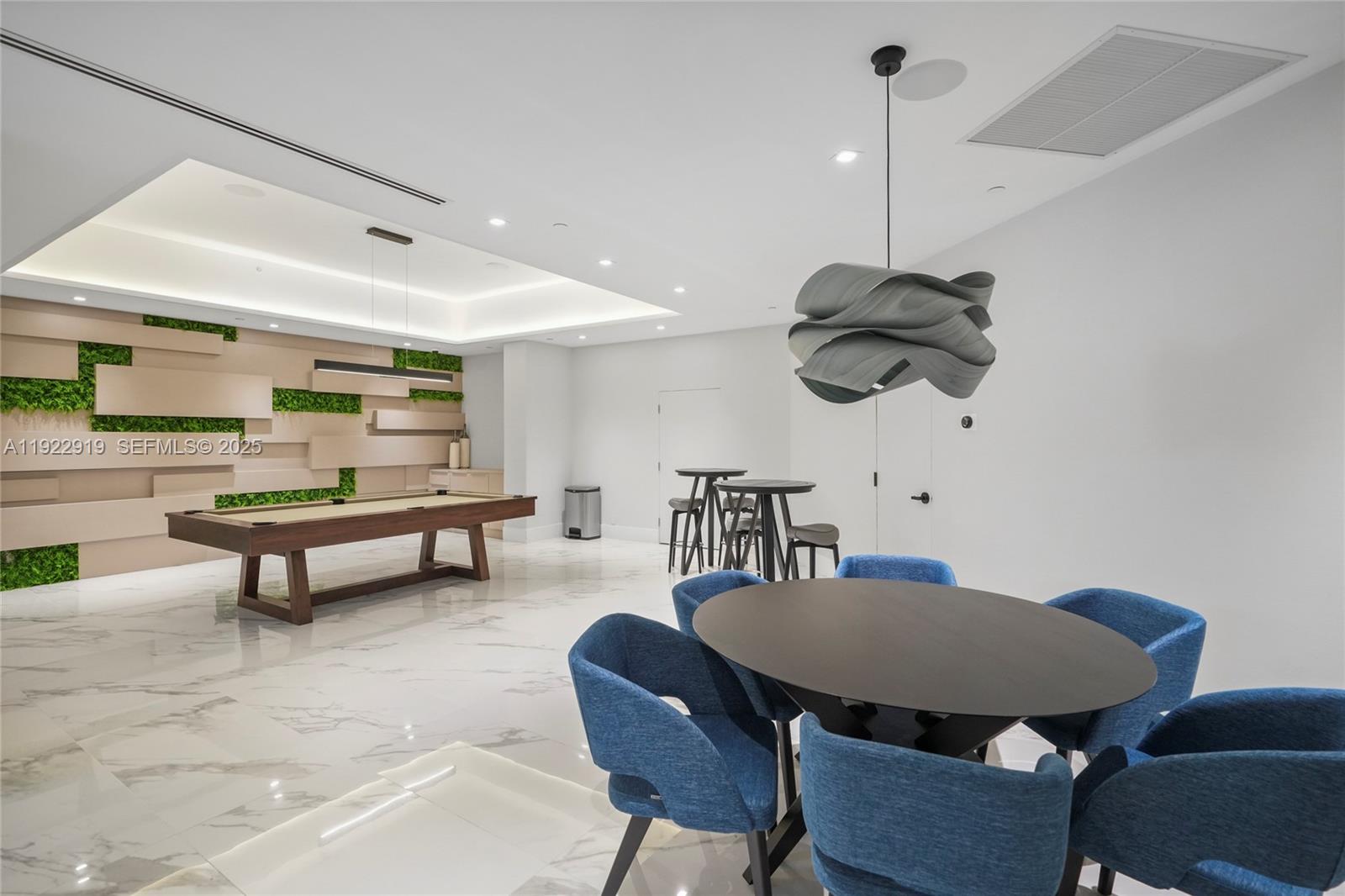 1000 W Island Blvd #504, Aventura FL 33160