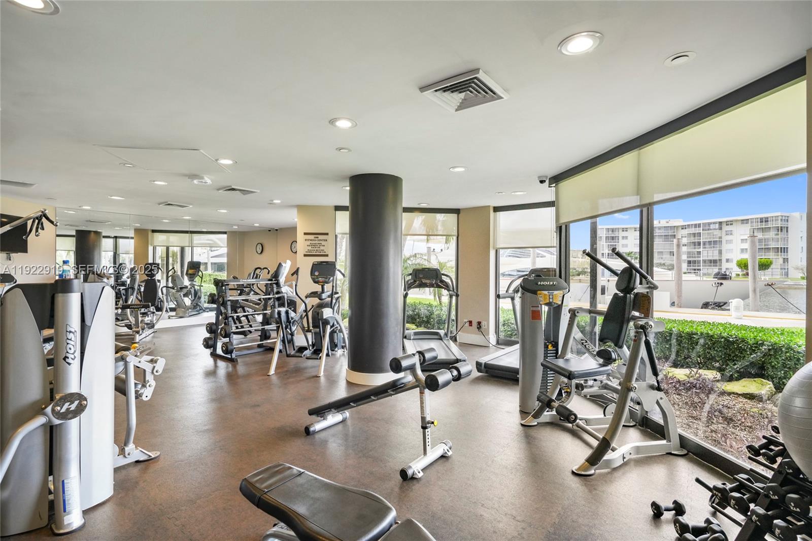 1000 W Island Blvd #504, Aventura FL 33160