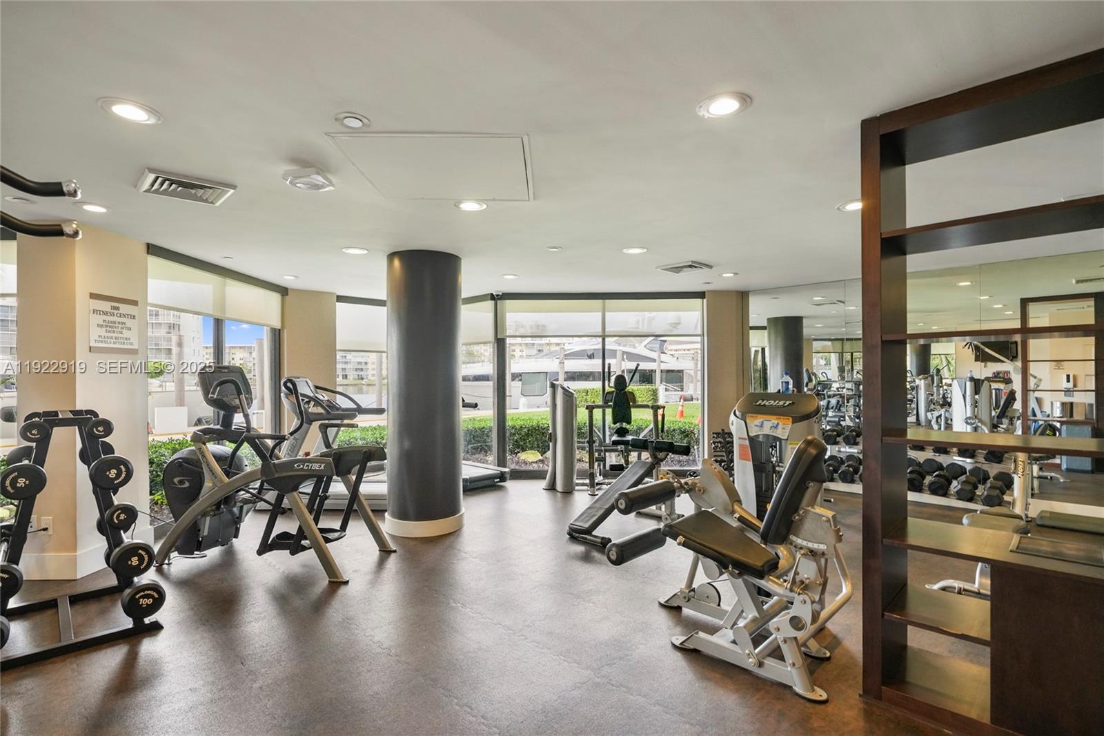 1000 W Island Blvd #504, Aventura FL 33160
