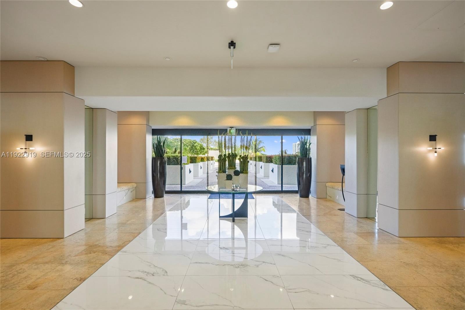 1000 W Island Blvd #504, Aventura FL 33160