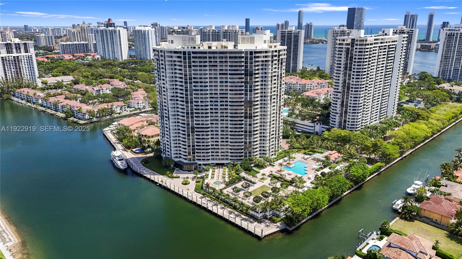 1000 W Island Blvd #504, Aventura FL 33160