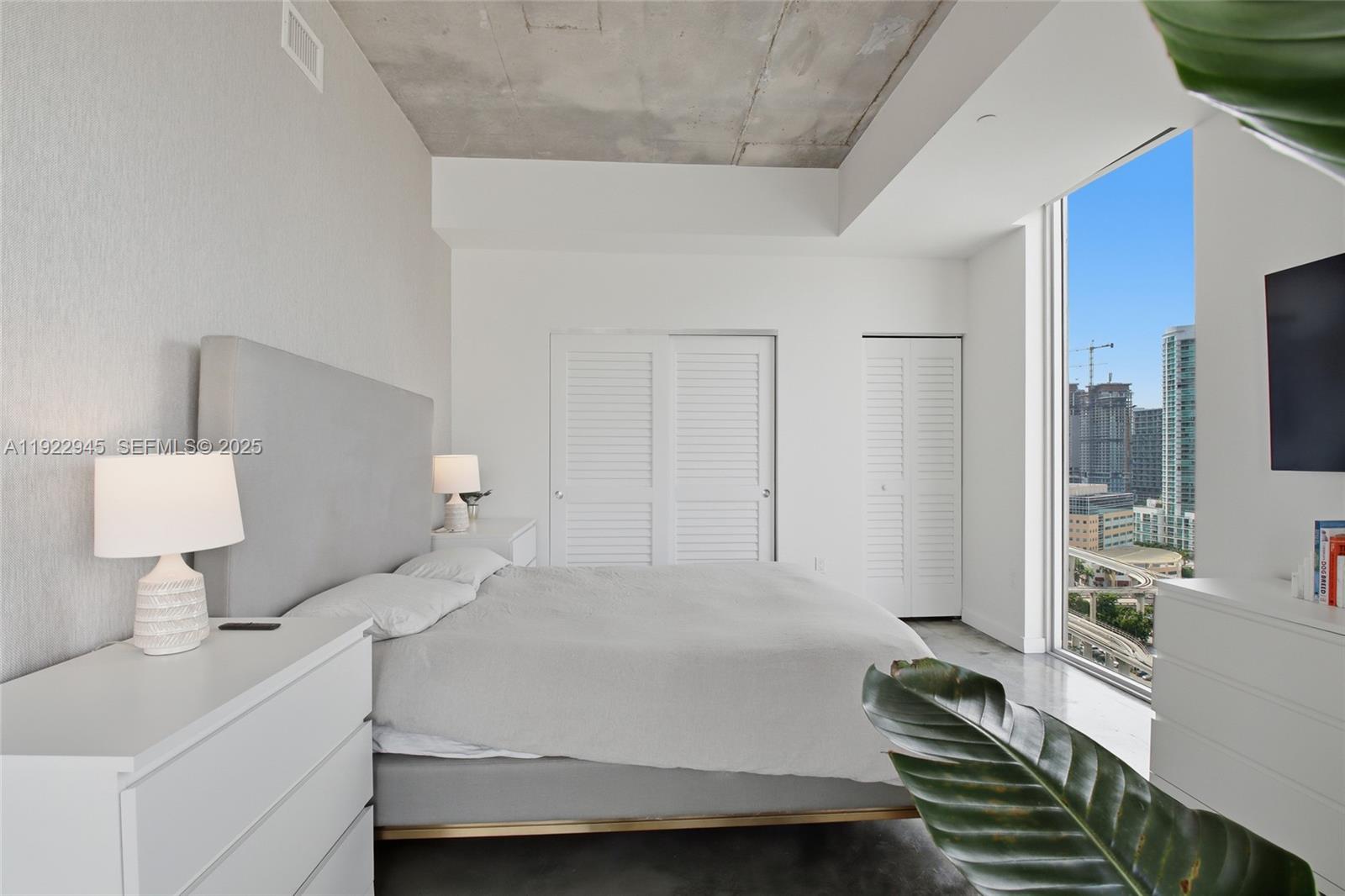 151 SE 1st St #1810, Miami FL 33131