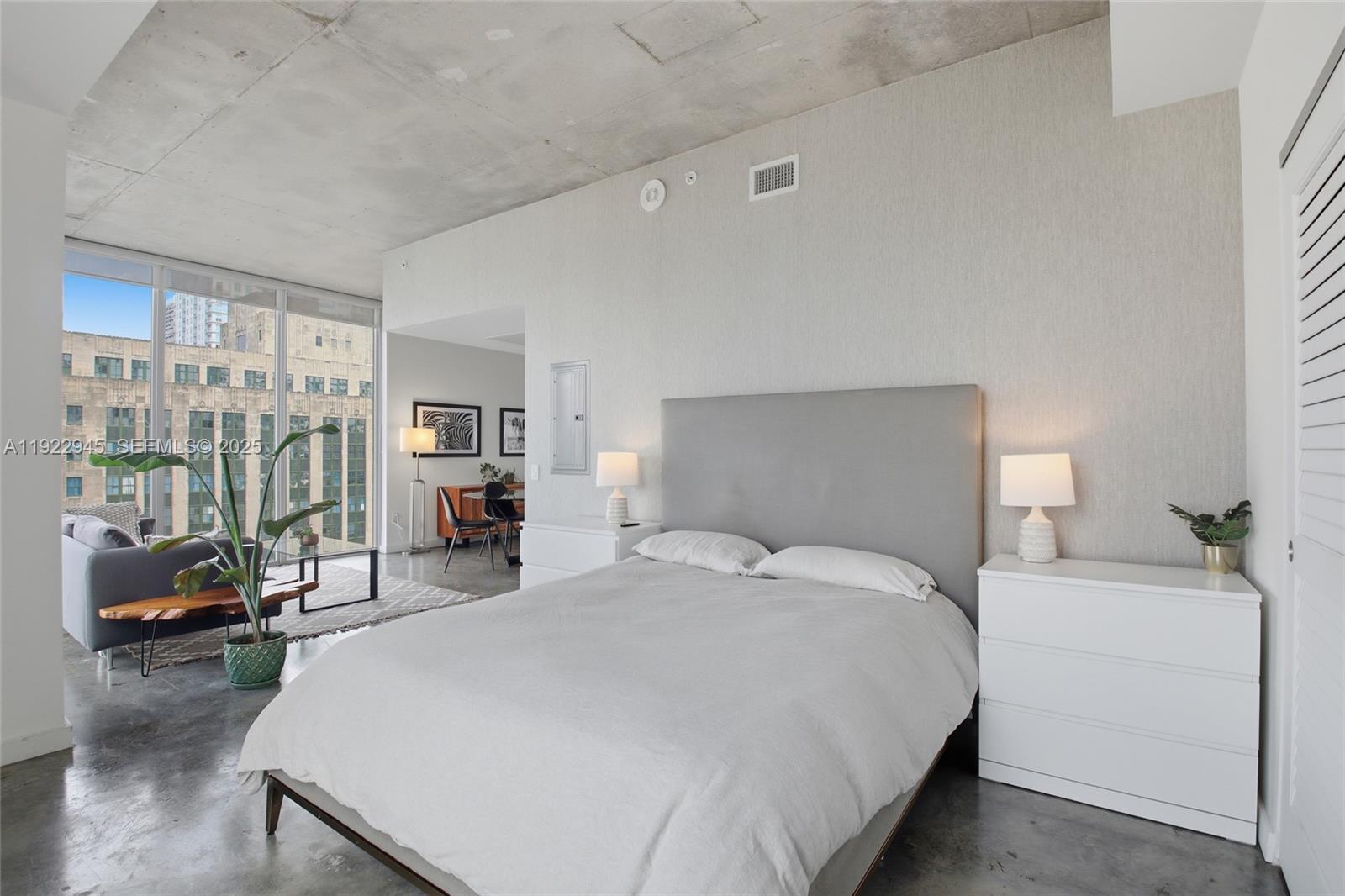 151 SE 1st St #1810, Miami FL 33131