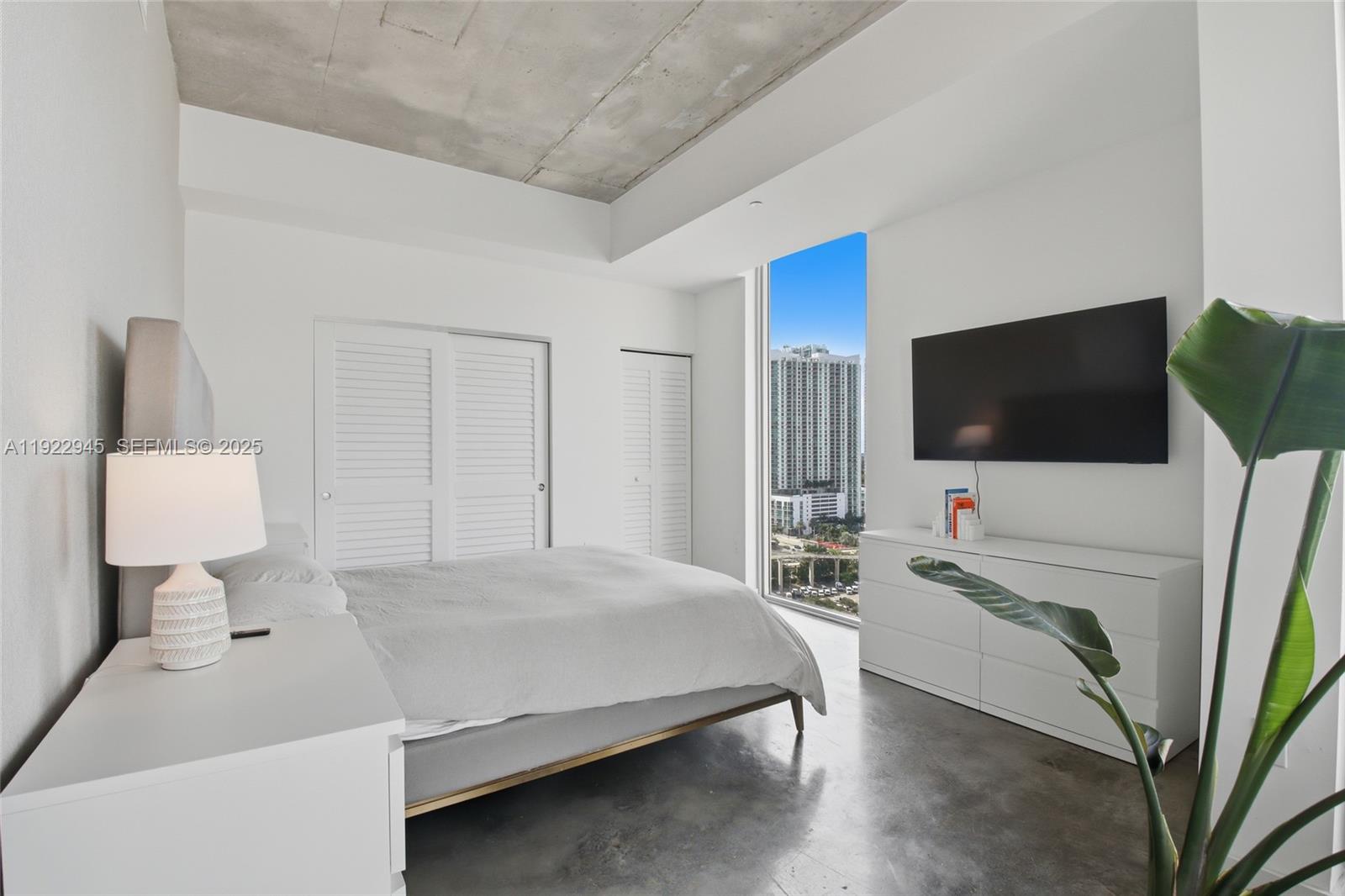 151 SE 1st St #1810, Miami FL 33131