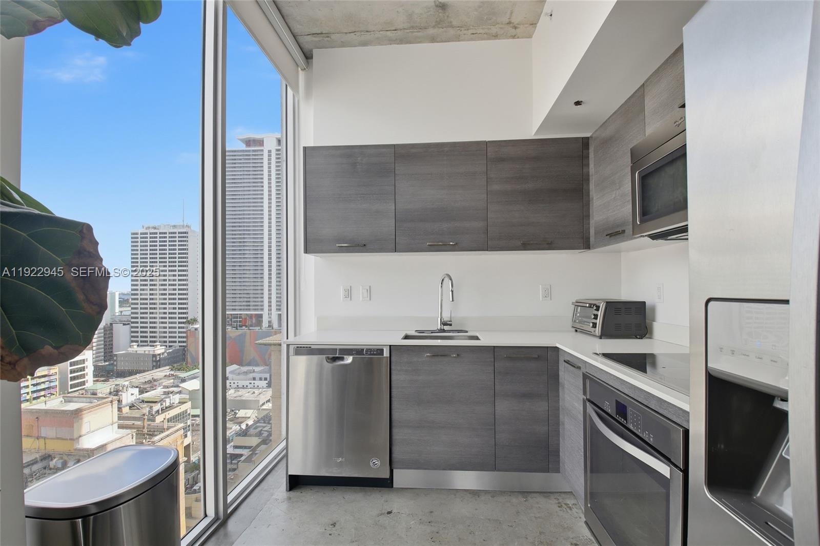 151 SE 1st St #1810, Miami FL 33131