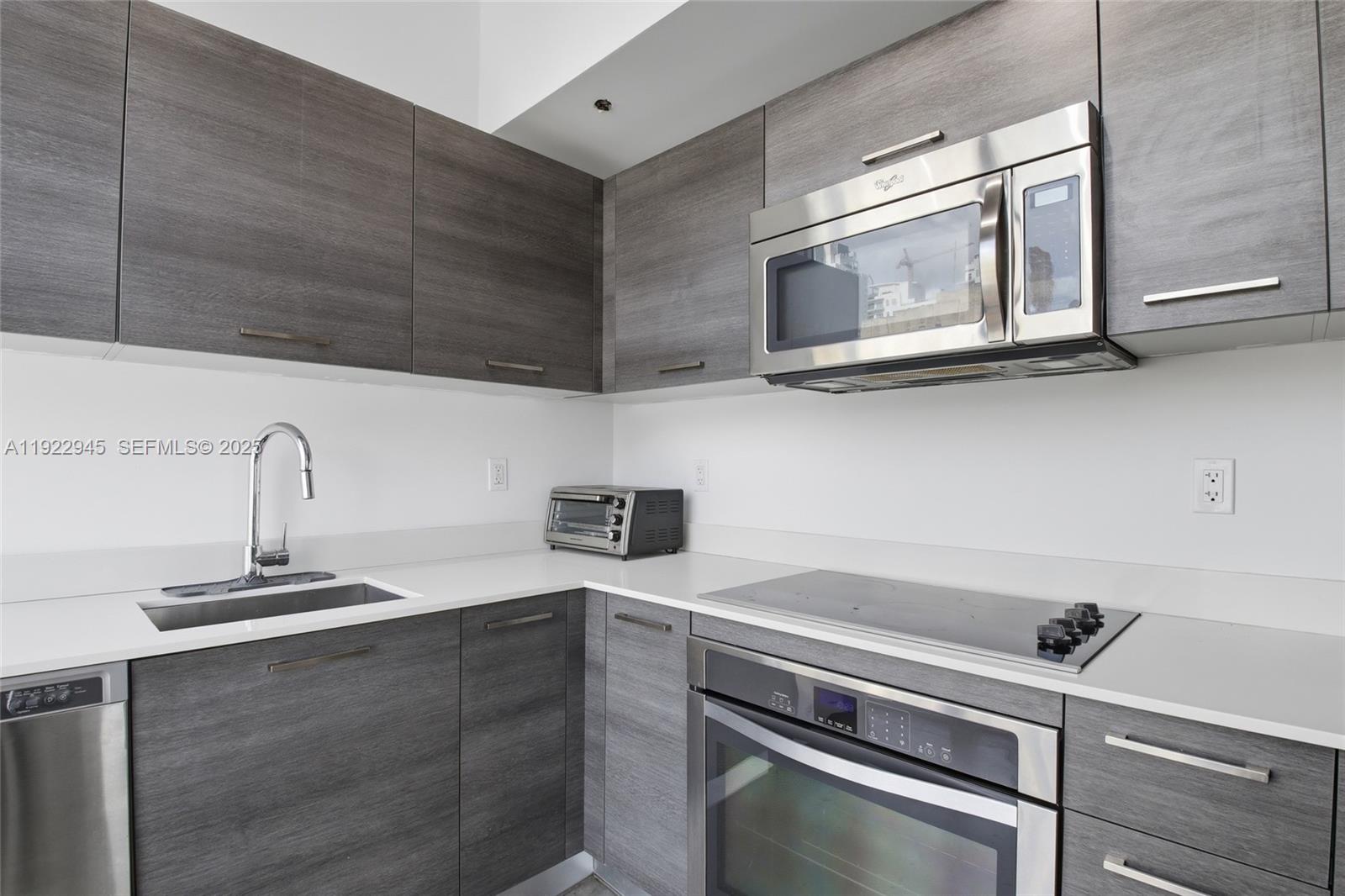 151 SE 1st St #1810, Miami FL 33131