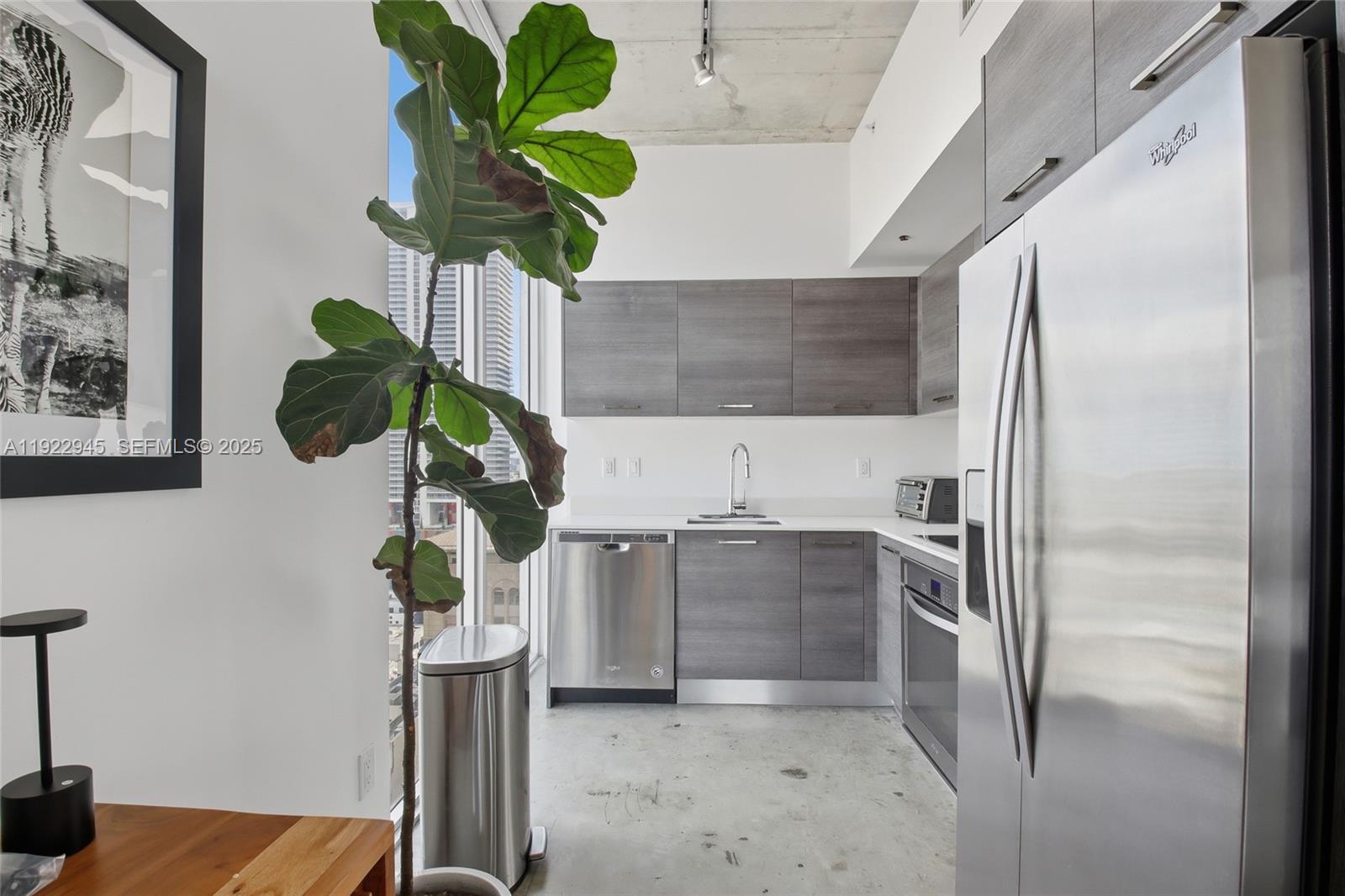 151 SE 1st St #1810, Miami FL 33131