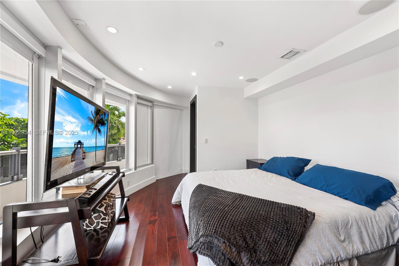 3344 NE 167th St, North Miami Beach FL 33160