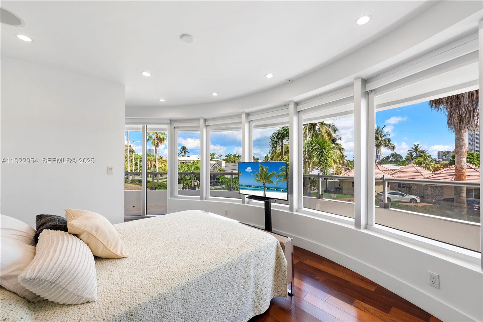 3344 NE 167th St, North Miami Beach FL 33160