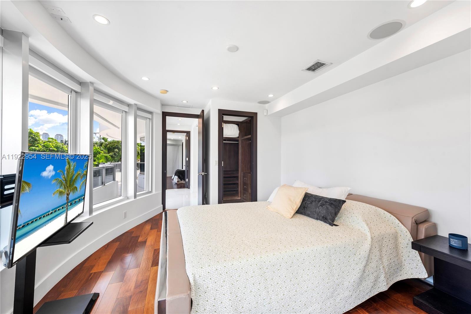 3344 NE 167th St, North Miami Beach FL 33160