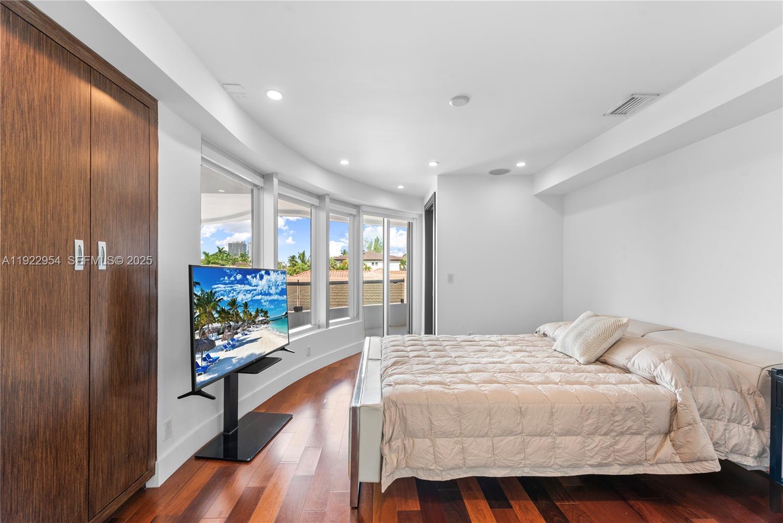 3344 NE 167th St, North Miami Beach FL 33160