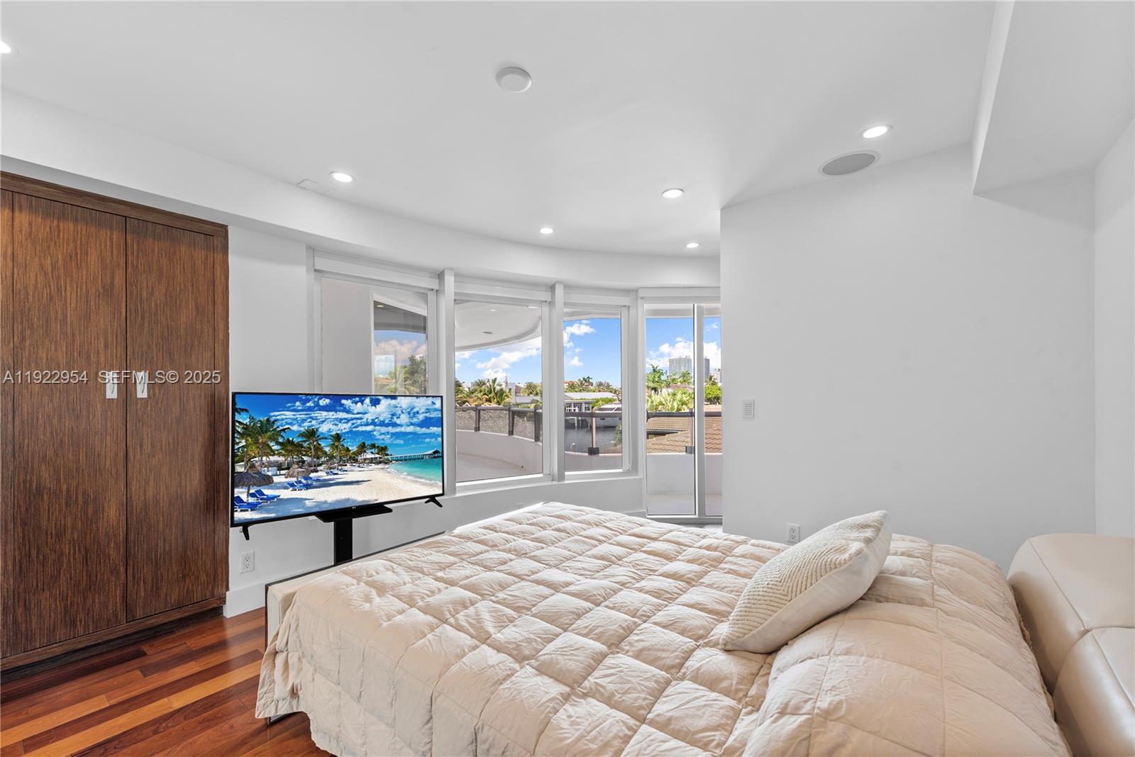 3344 NE 167th St, North Miami Beach FL 33160