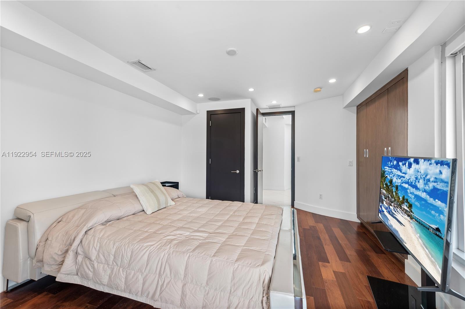 3344 NE 167th St, North Miami Beach FL 33160