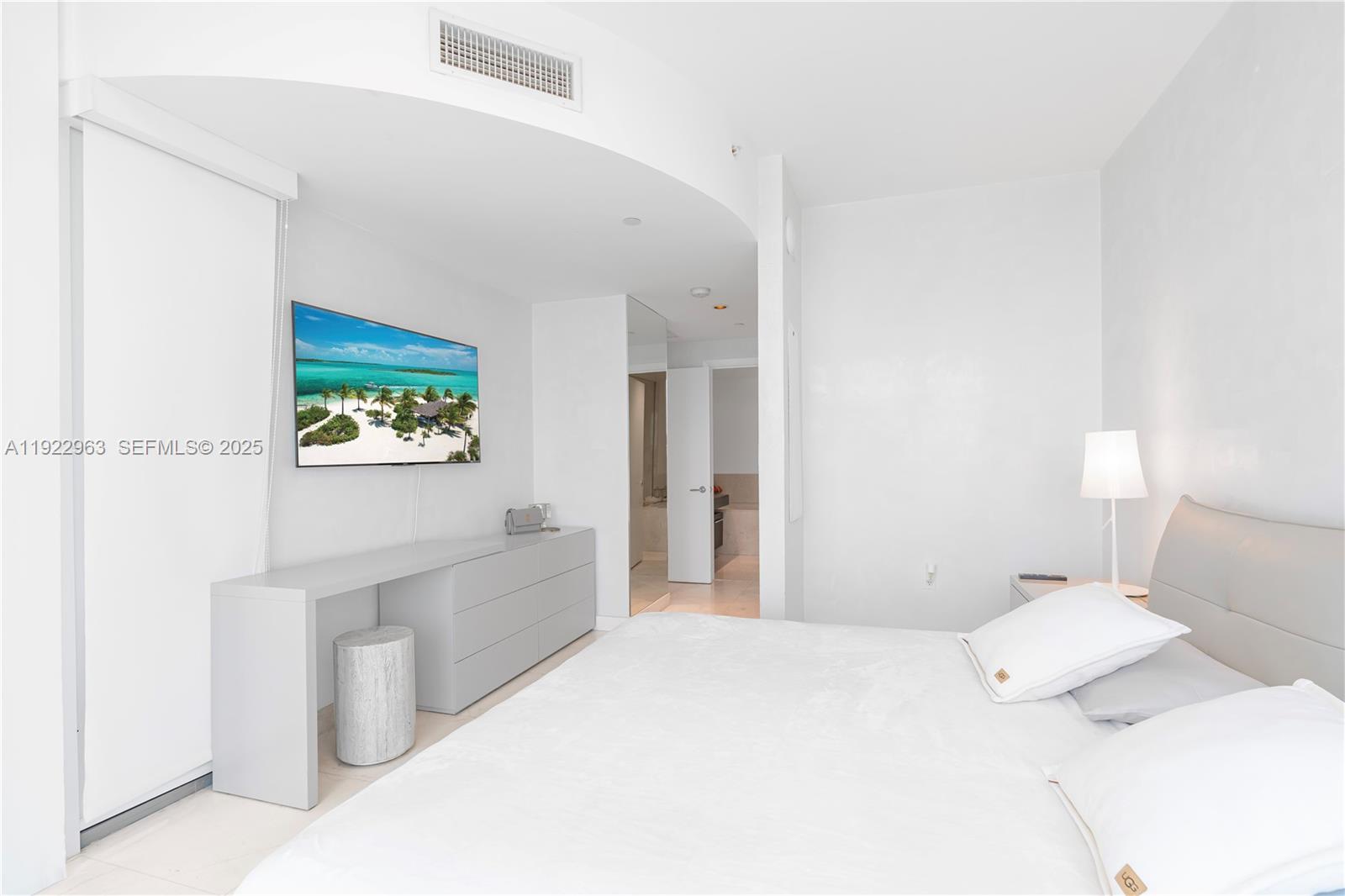 17121 Collins Ave #903, Sunny Isles Beach FL 33160
