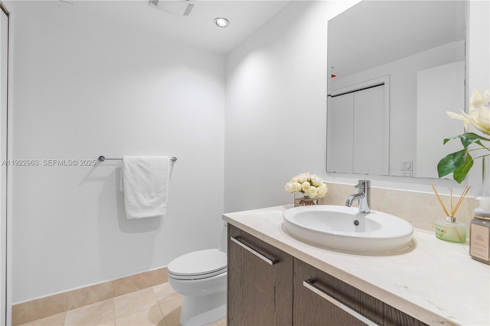 17121 Collins Ave #903, Sunny Isles Beach FL 33160