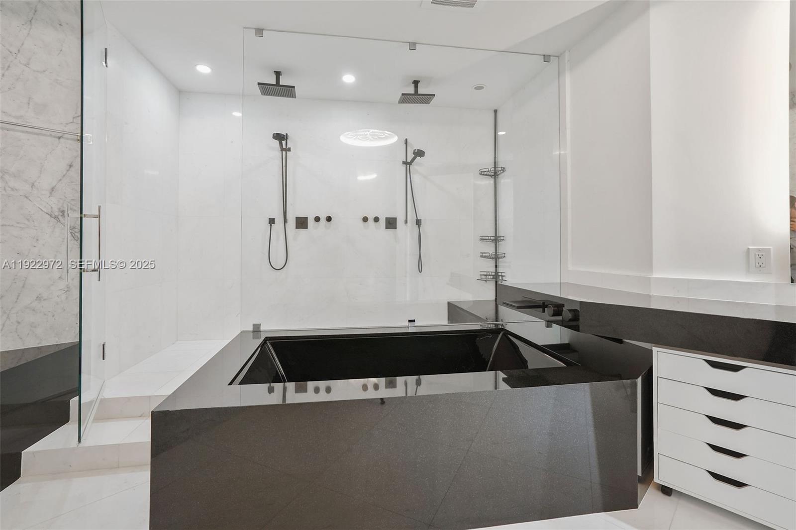 18555 Collins Ave #4404, Sunny Isles Beach FL 33160