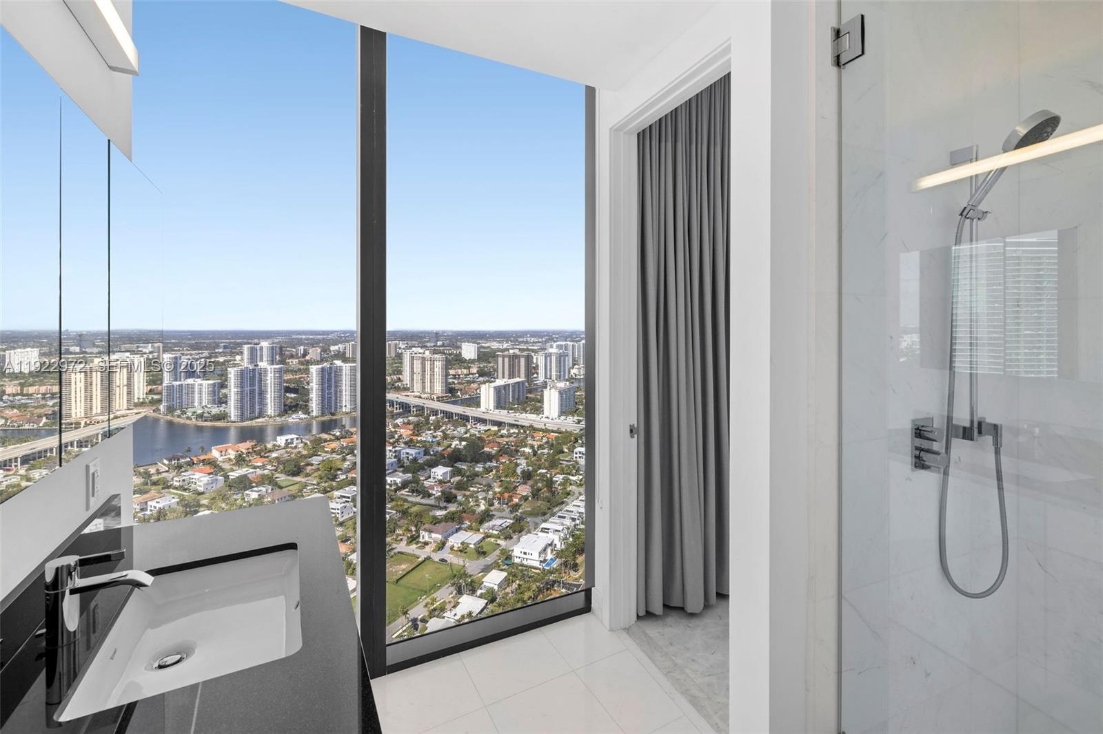 18555 Collins Ave #4404, Sunny Isles Beach FL 33160