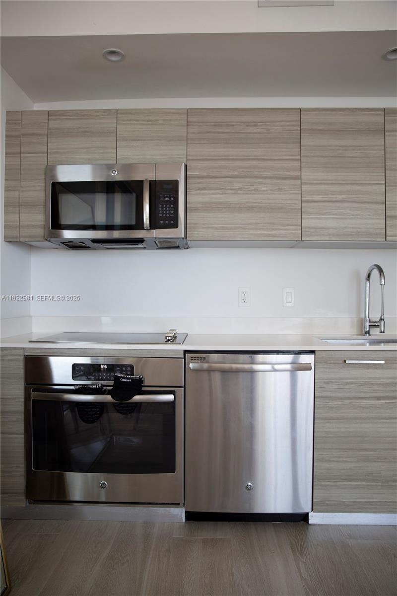 121 NE 34th St #2701, Miami FL 33137