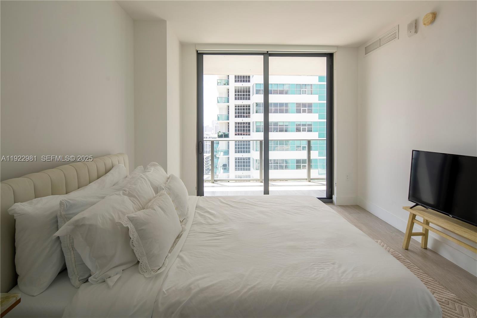 121 NE 34th St #2701, Miami FL 33137