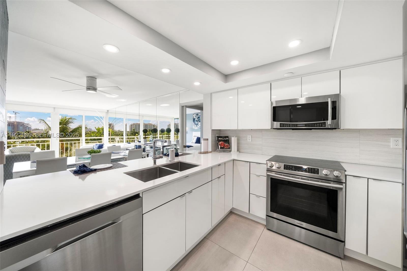 400 S Pointe Dr #401, Miami Beach FL 33139