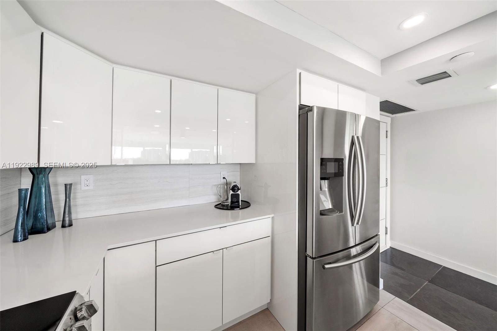 400 S Pointe Dr #401, Miami Beach FL 33139