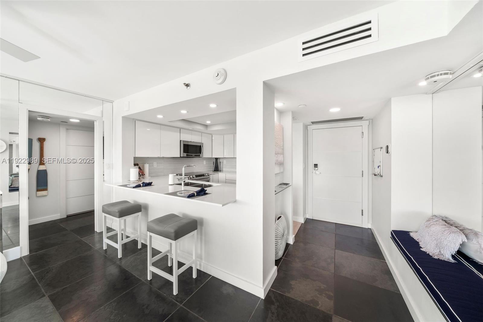 400 S Pointe Dr #401, Miami Beach FL 33139