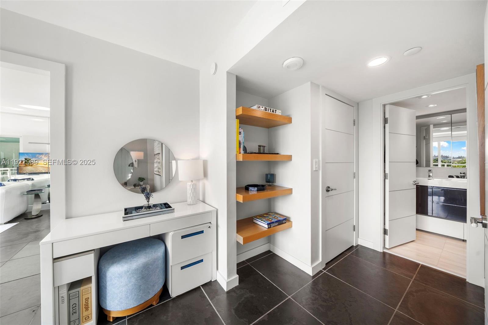 400 S Pointe Dr #401, Miami Beach FL 33139