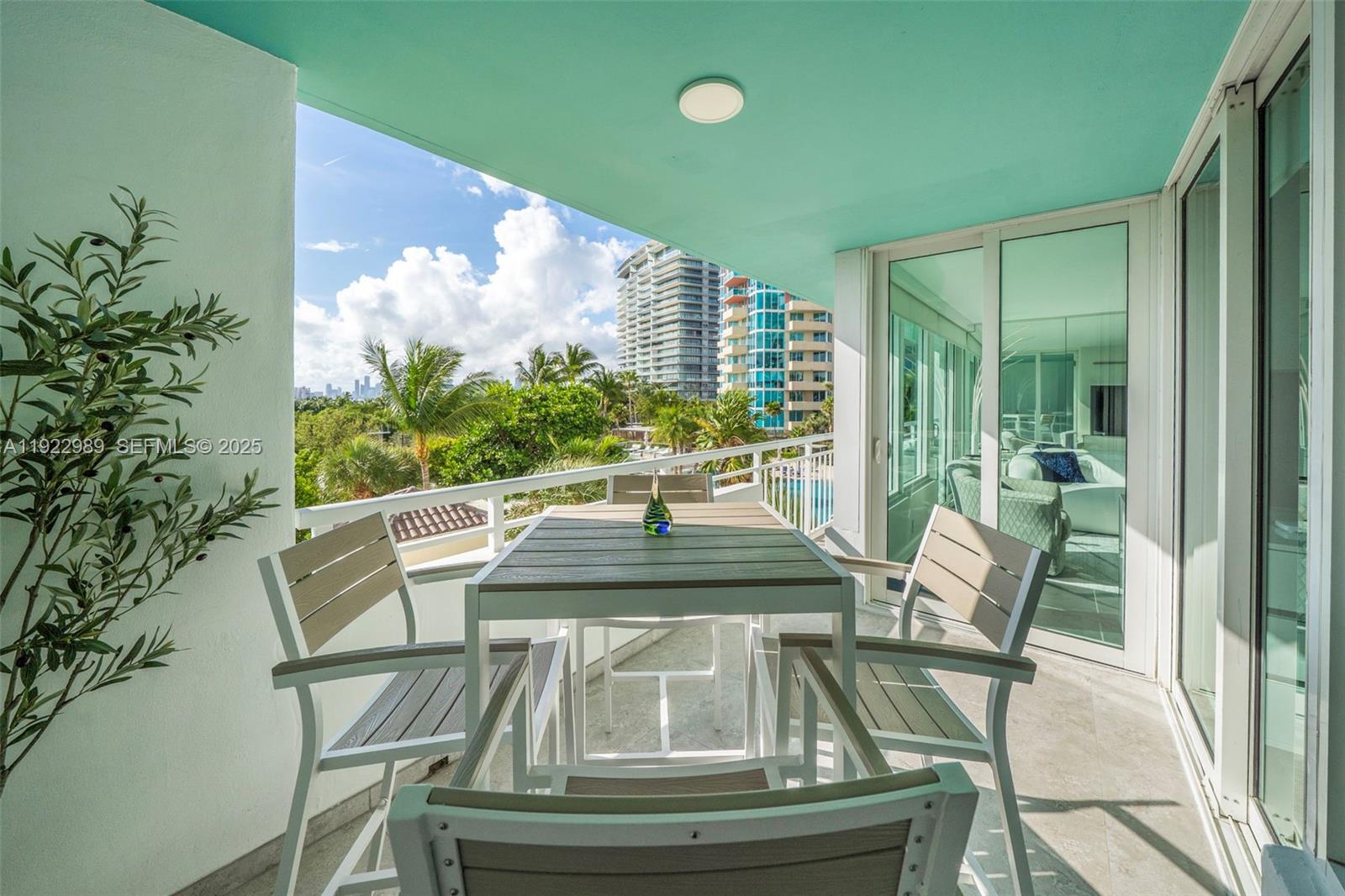 400 S Pointe Dr #401, Miami Beach FL 33139