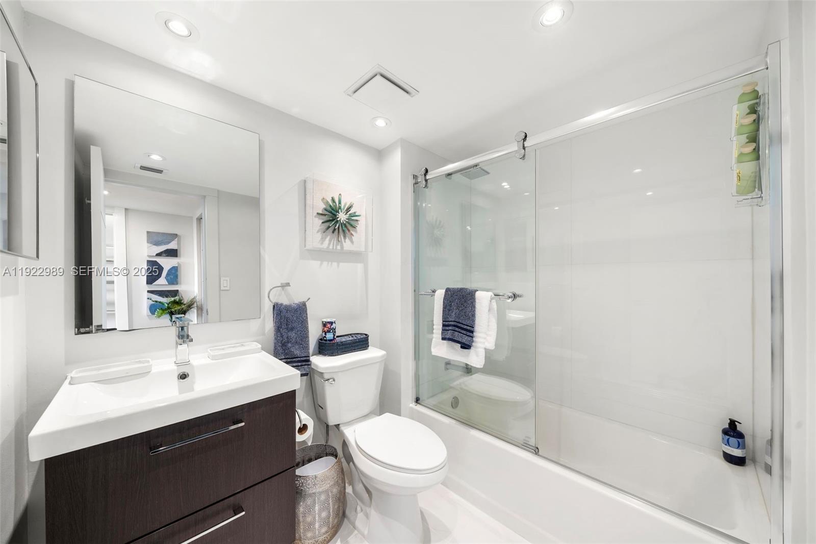 400 S Pointe Dr #401, Miami Beach FL 33139