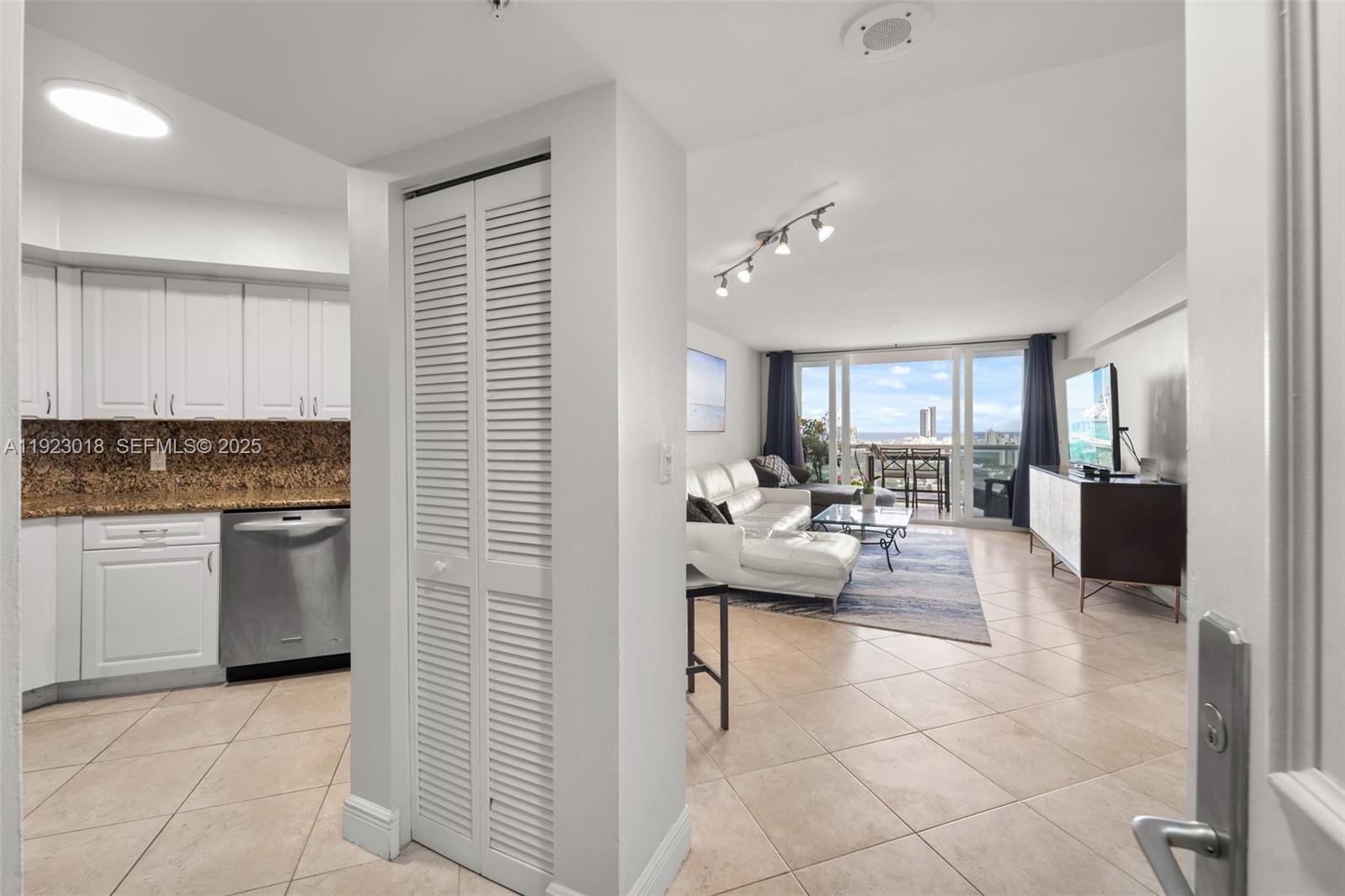 1900 Sunset Harbour Dr #2115, Miami Beach FL 33139