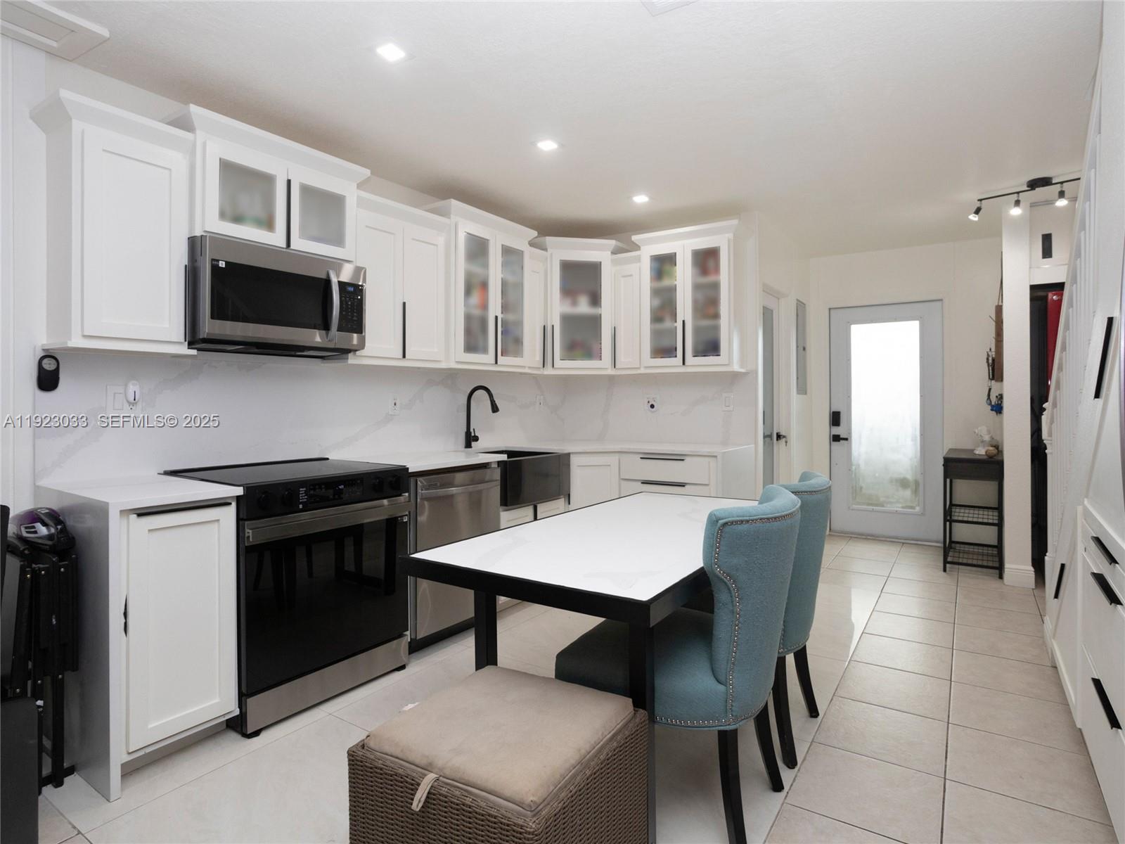 437 SW 3rd St #2, Miami FL 33130