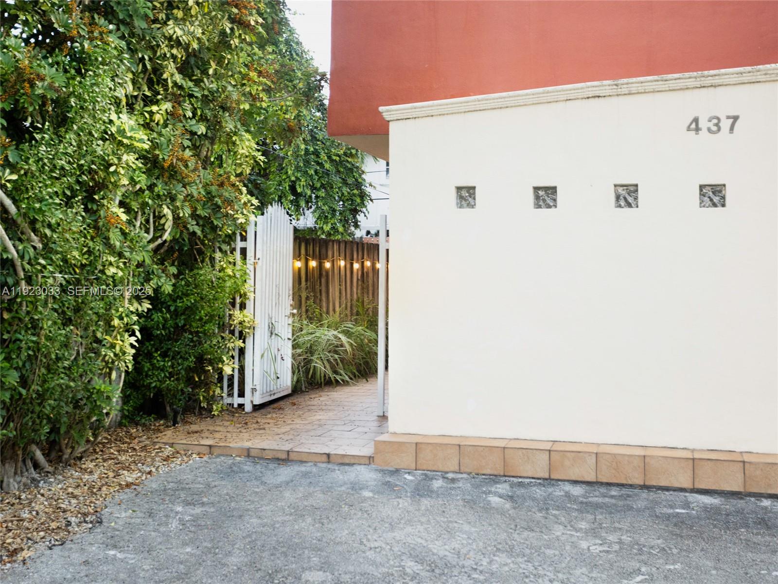 437 SW 3rd St #2, Miami FL 33130