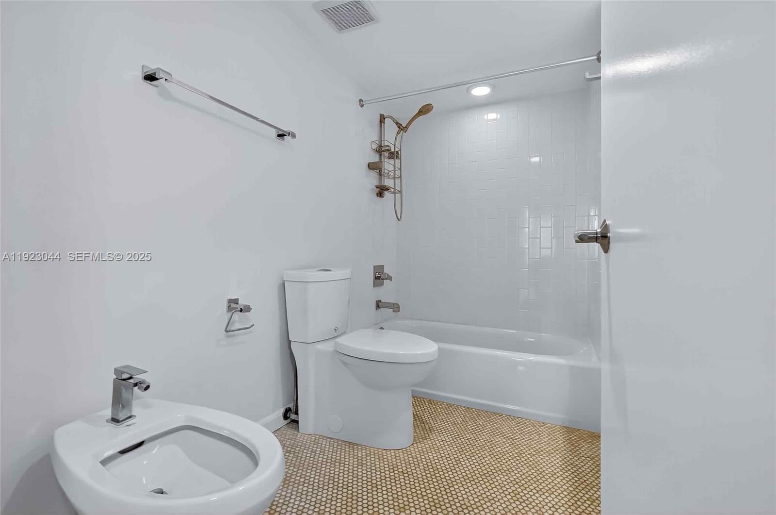 520 Brickell Key Dr #A604, Miami FL 33131