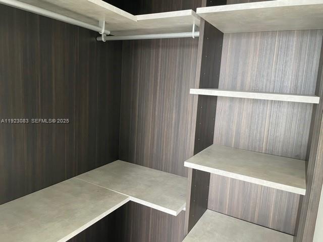 121 NE 34th St #1604, Miami FL 33137