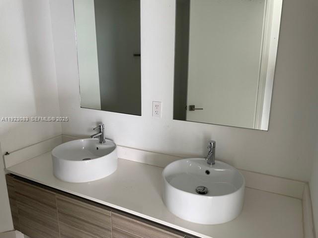 121 NE 34th St #1604, Miami FL 33137