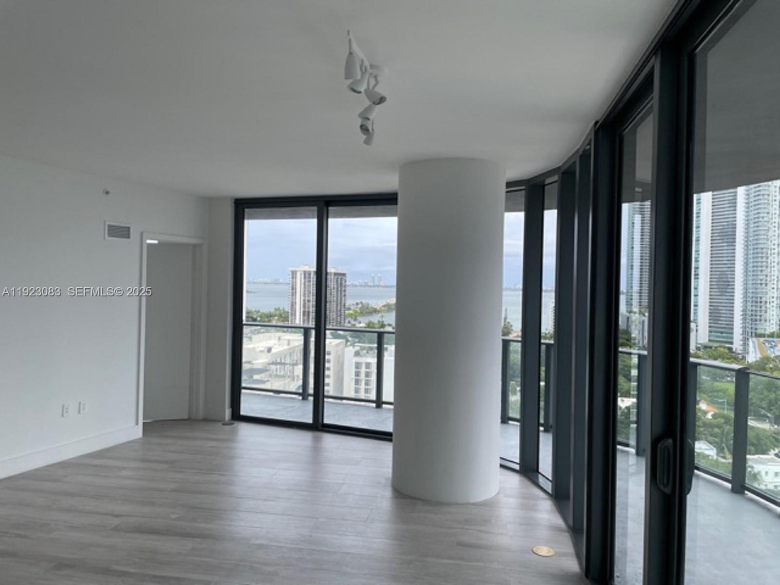 121 NE 34th St #1604, Miami FL 33137