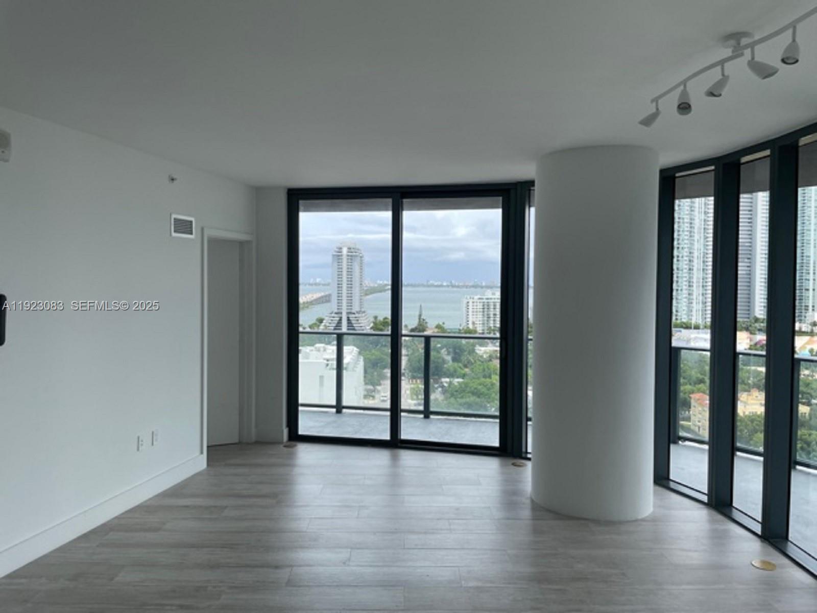 121 NE 34th St #1604, Miami FL 33137