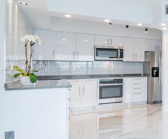 286 Bal Bay Dr #3C, Bal Harbour FL 33154