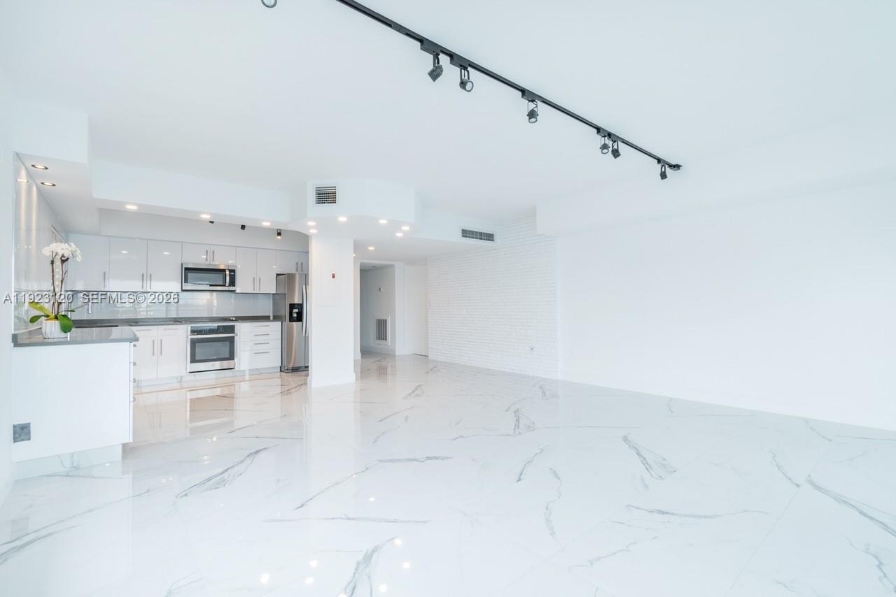 286 Bal Bay Dr #3C, Bal Harbour FL 33154
