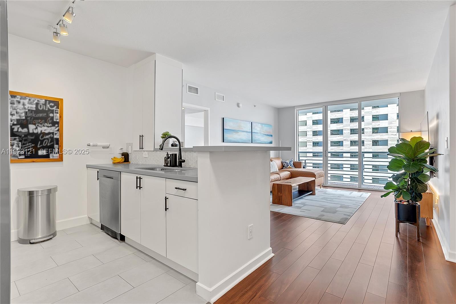 335 S Biscayne Blvd #3008, Miami FL 33131