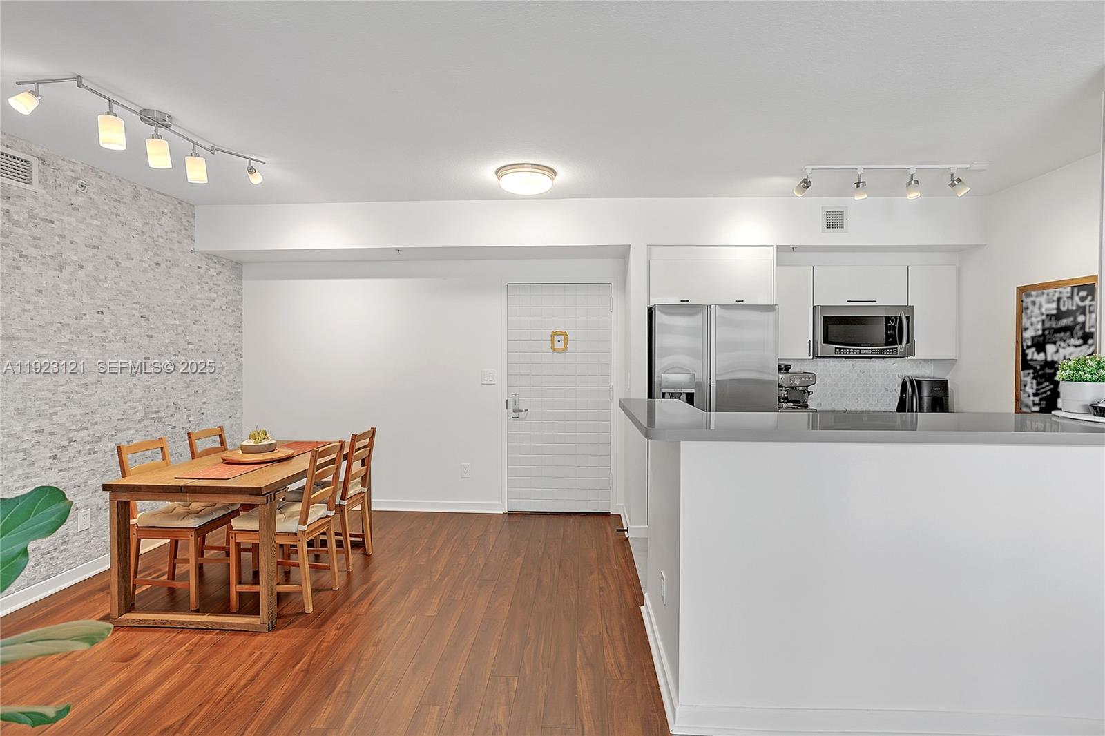 335 S Biscayne Blvd #3008, Miami FL 33131
