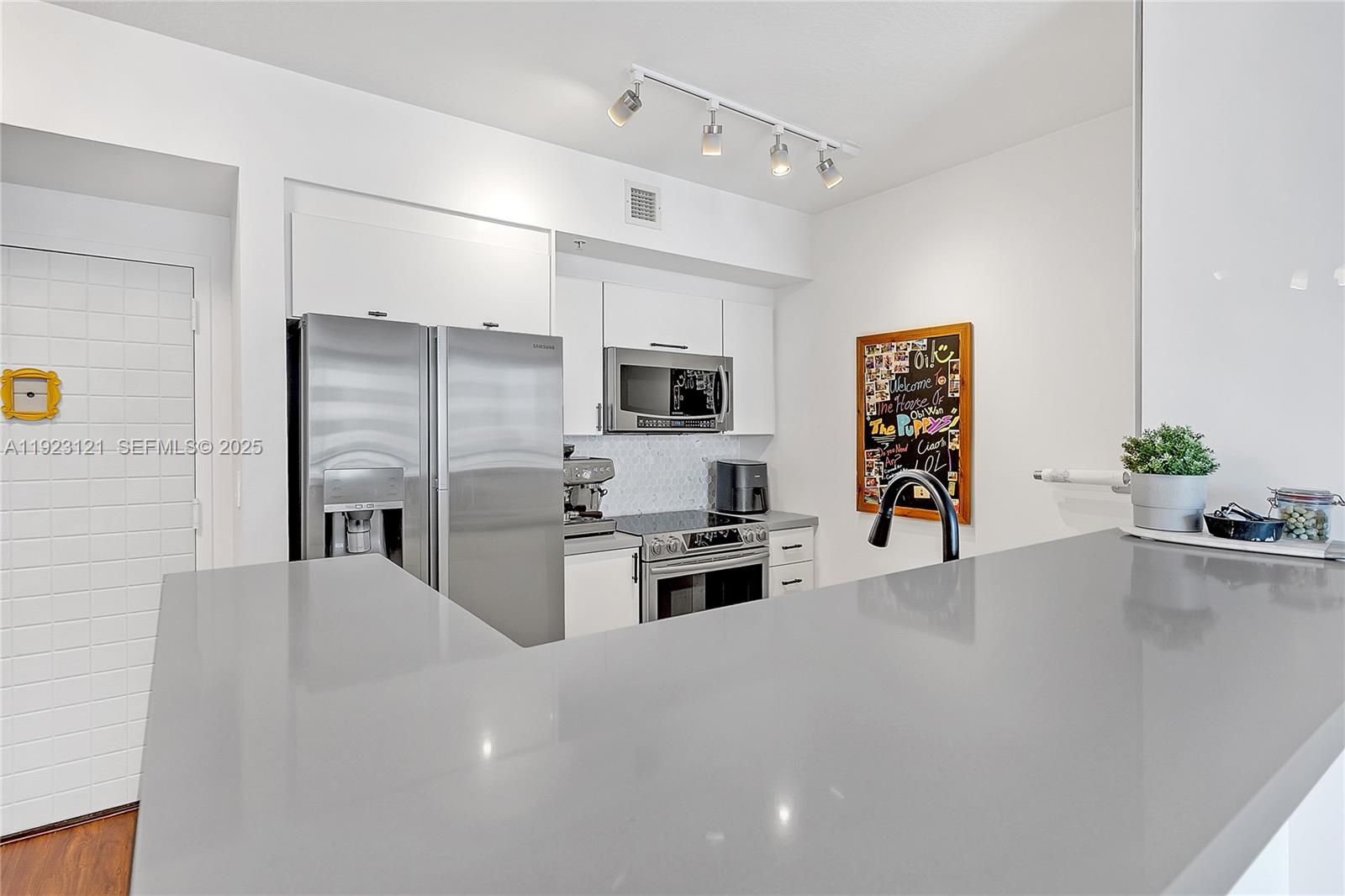335 S Biscayne Blvd #3008, Miami FL 33131