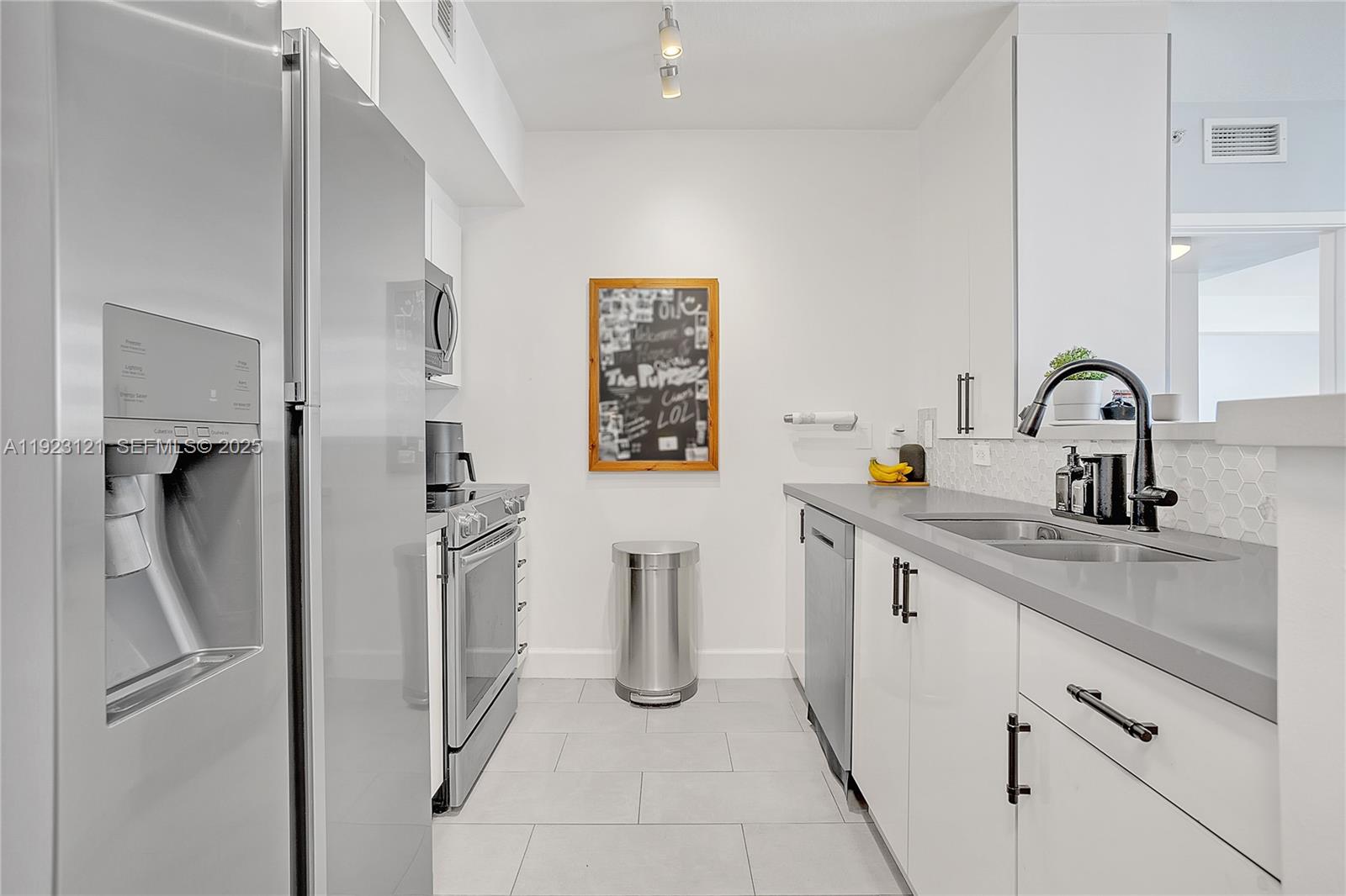 335 S Biscayne Blvd #3008, Miami FL 33131