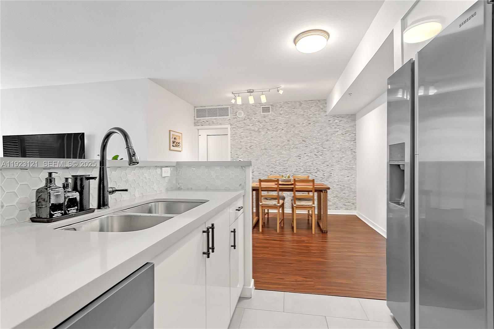 335 S Biscayne Blvd #3008, Miami FL 33131