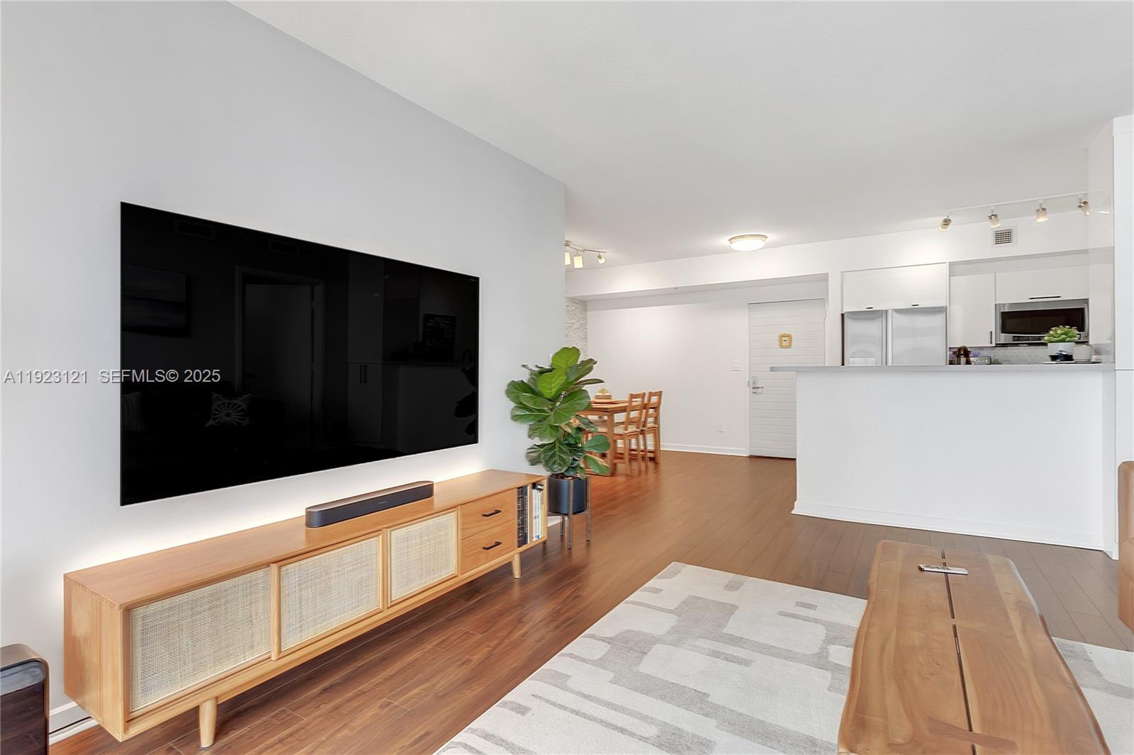 335 S Biscayne Blvd #3008, Miami FL 33131