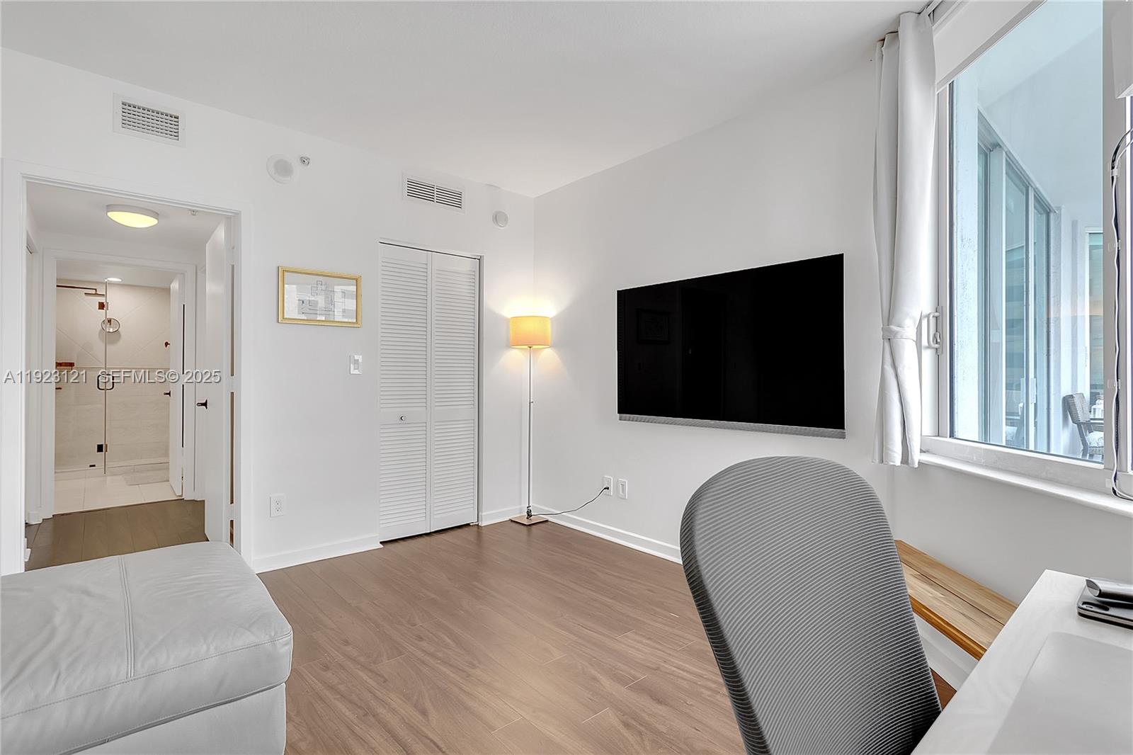 335 S Biscayne Blvd #3008, Miami FL 33131