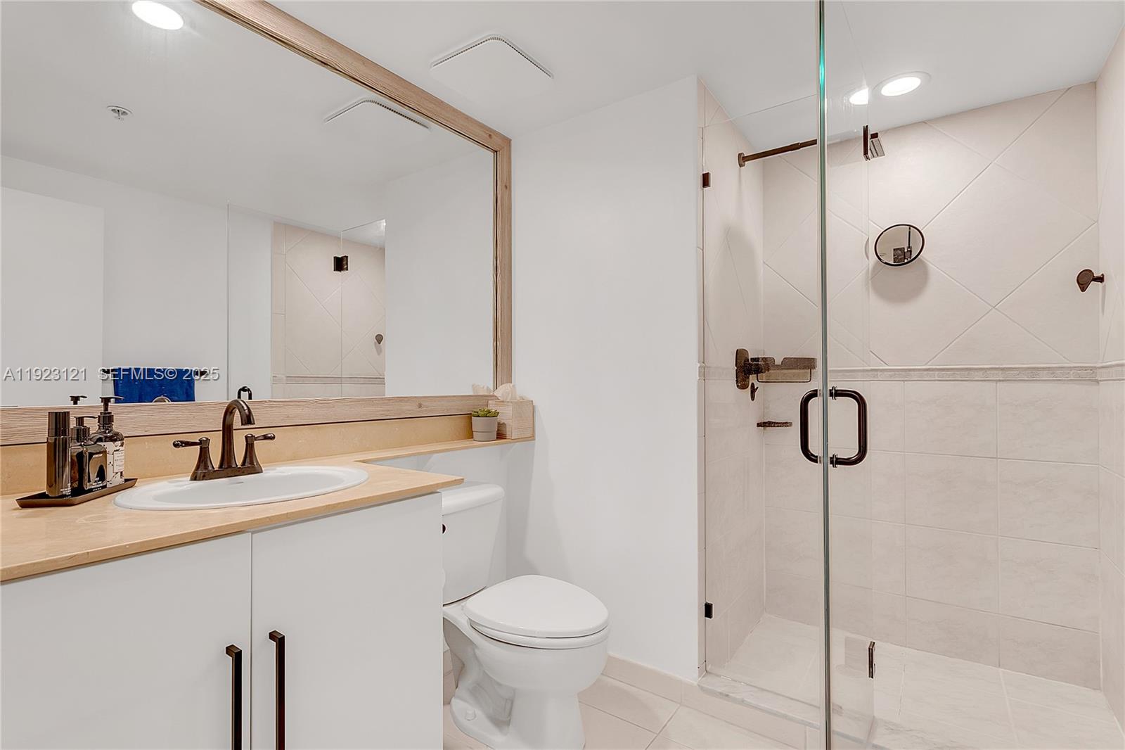 335 S Biscayne Blvd #3008, Miami FL 33131