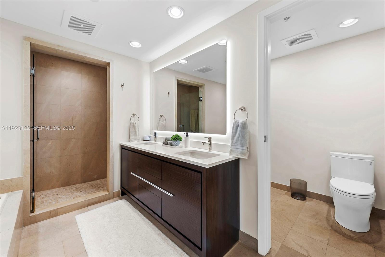 3801 Collins Ave #1602, Miami Beach FL 33140